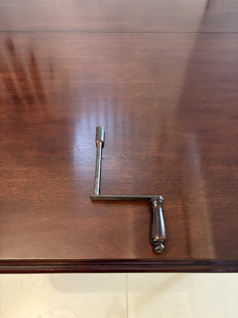 Superb Quality 8 Seater Antique Victorian Figured Mahogany Extending Dining Table - Image 13